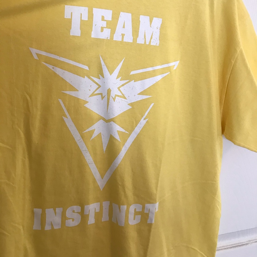 Pokémon Go Team Instinct Shirt XL